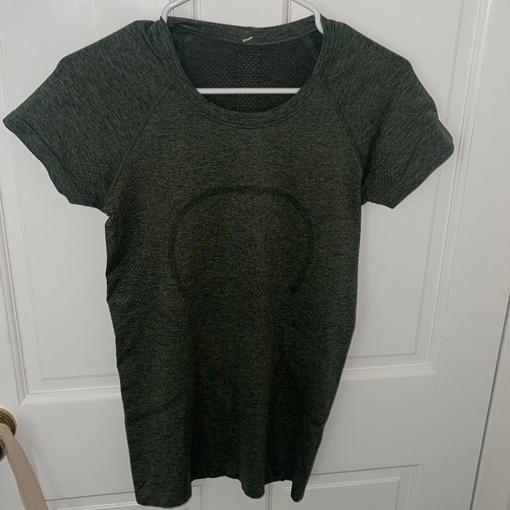 Lululemon - Swiftly Tech Short-Sleeve Shirt 2.0 - Size 4 - Army green